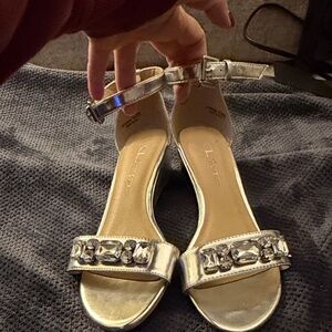 Chinese Laundry Silver “Katherine” Embellished Womens Sandal wedge heel size 8.5